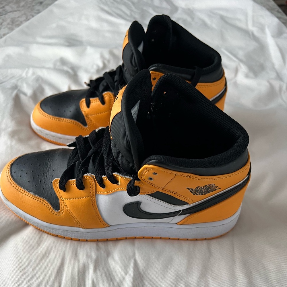 Nike Air Jordan Size 6.5 YOUTH. Used VGC